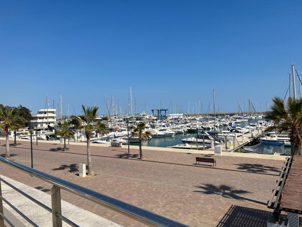 Ferienwohnung Apartamento Muy Luminoso En Segunda Linea De Mar Roda de Bará Exterior foto